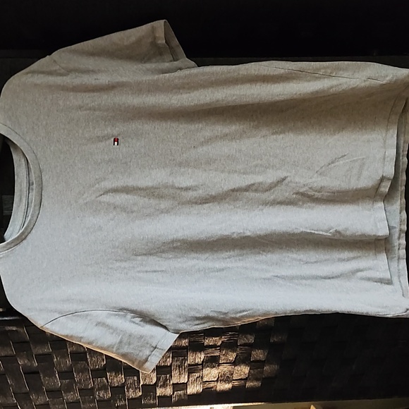 Tommy Hilfiger T-shirt size medium - Picture 1 of 3